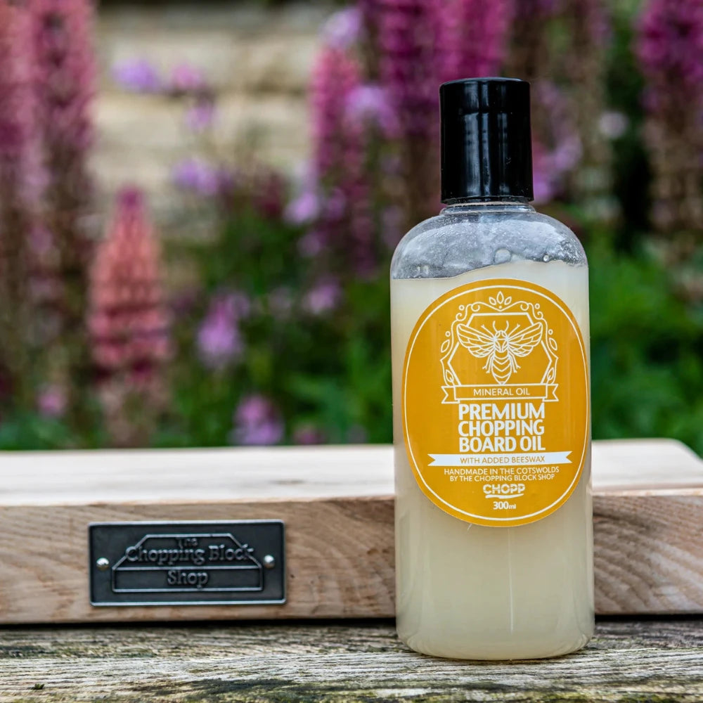 Chopping board oil with added beeswax