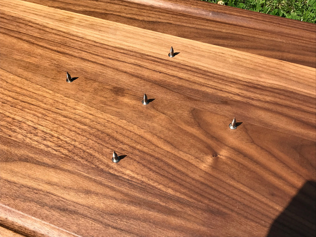 carving board with spikes