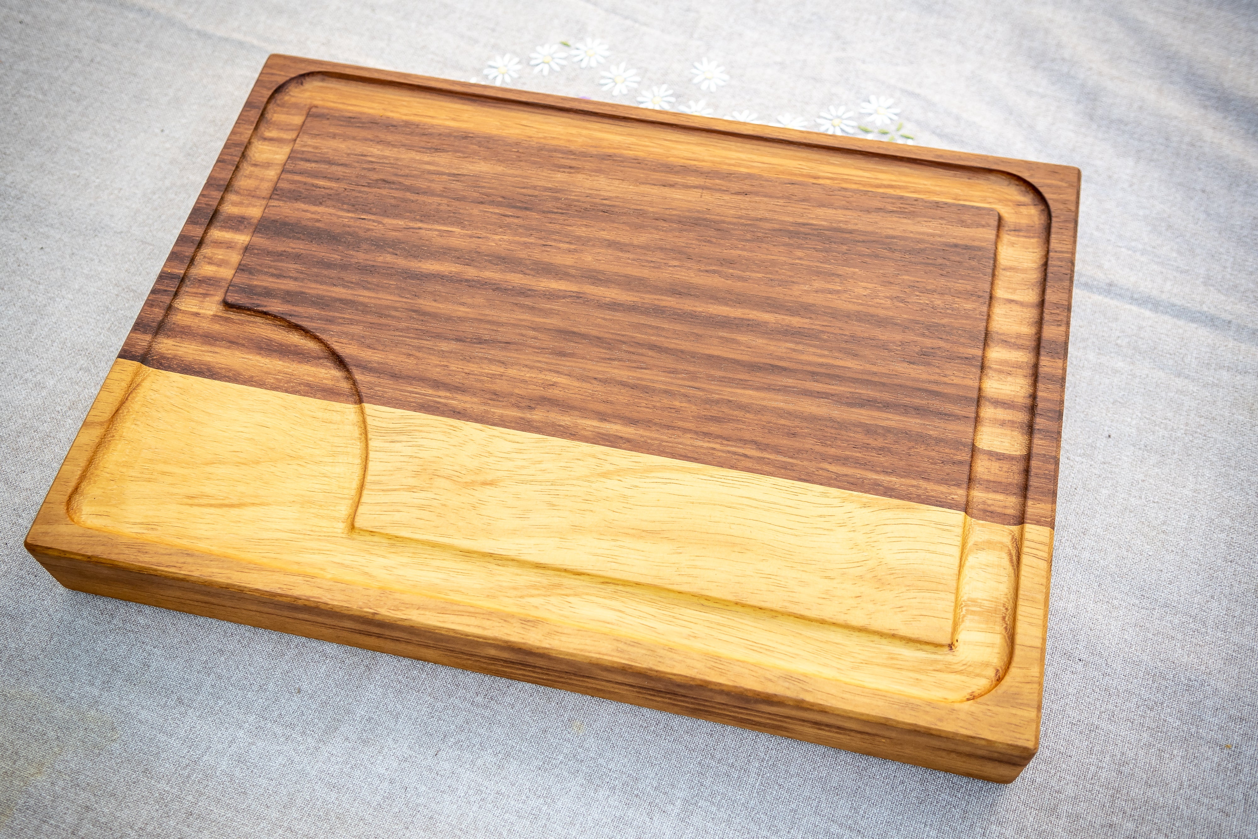Cutting board with spikes discount