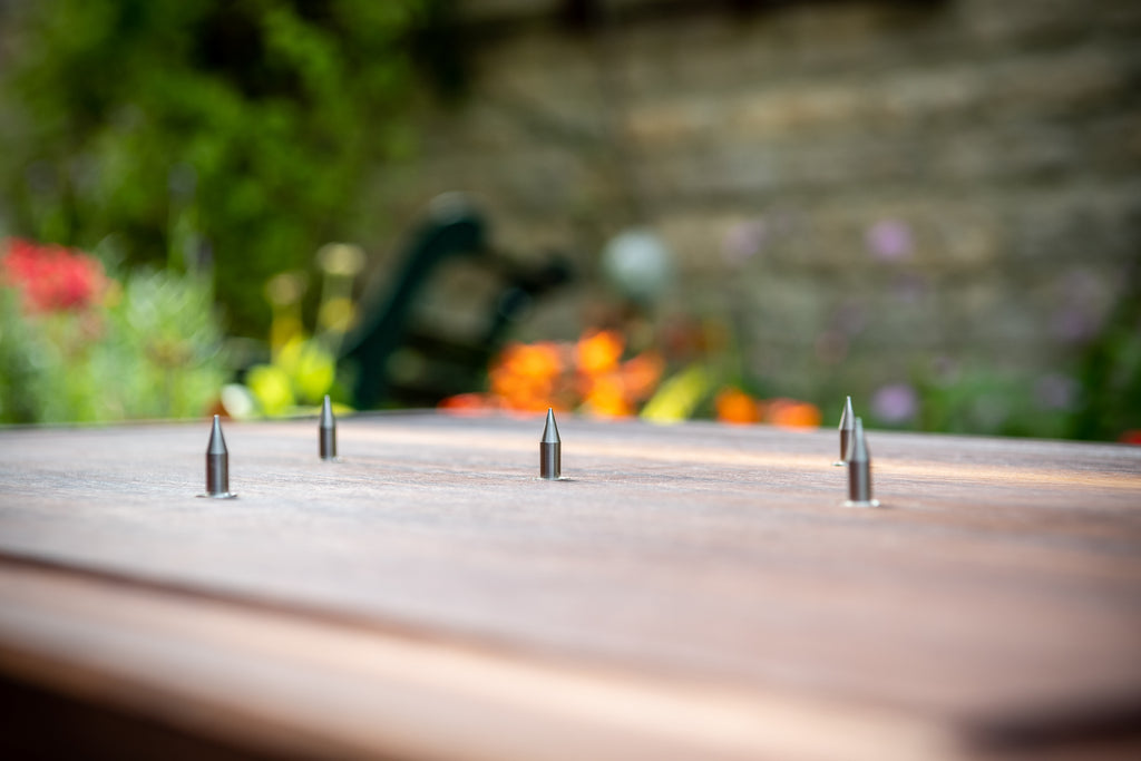 carving board with spikes